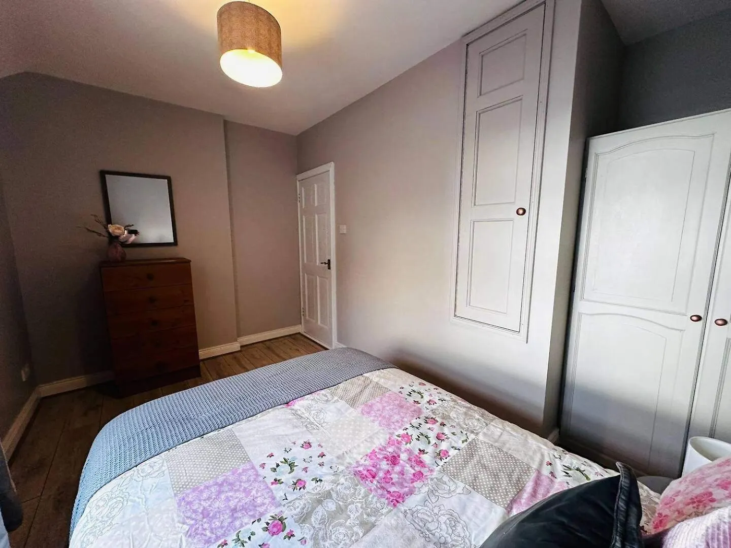Villa Belfast Gaeltacht Quarter - 2 Beds - Sleeps 4 0*,  Regno Unito
