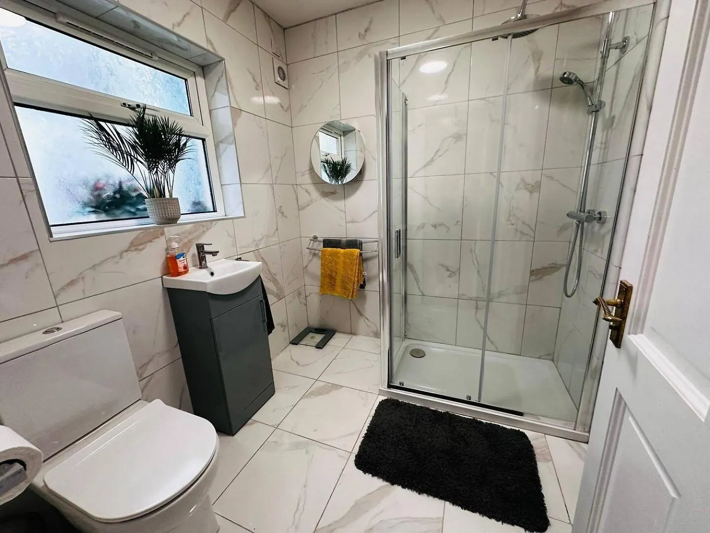 Villa Belfast Gaeltacht Quarter - 2 Beds - Sleeps 4 0*,